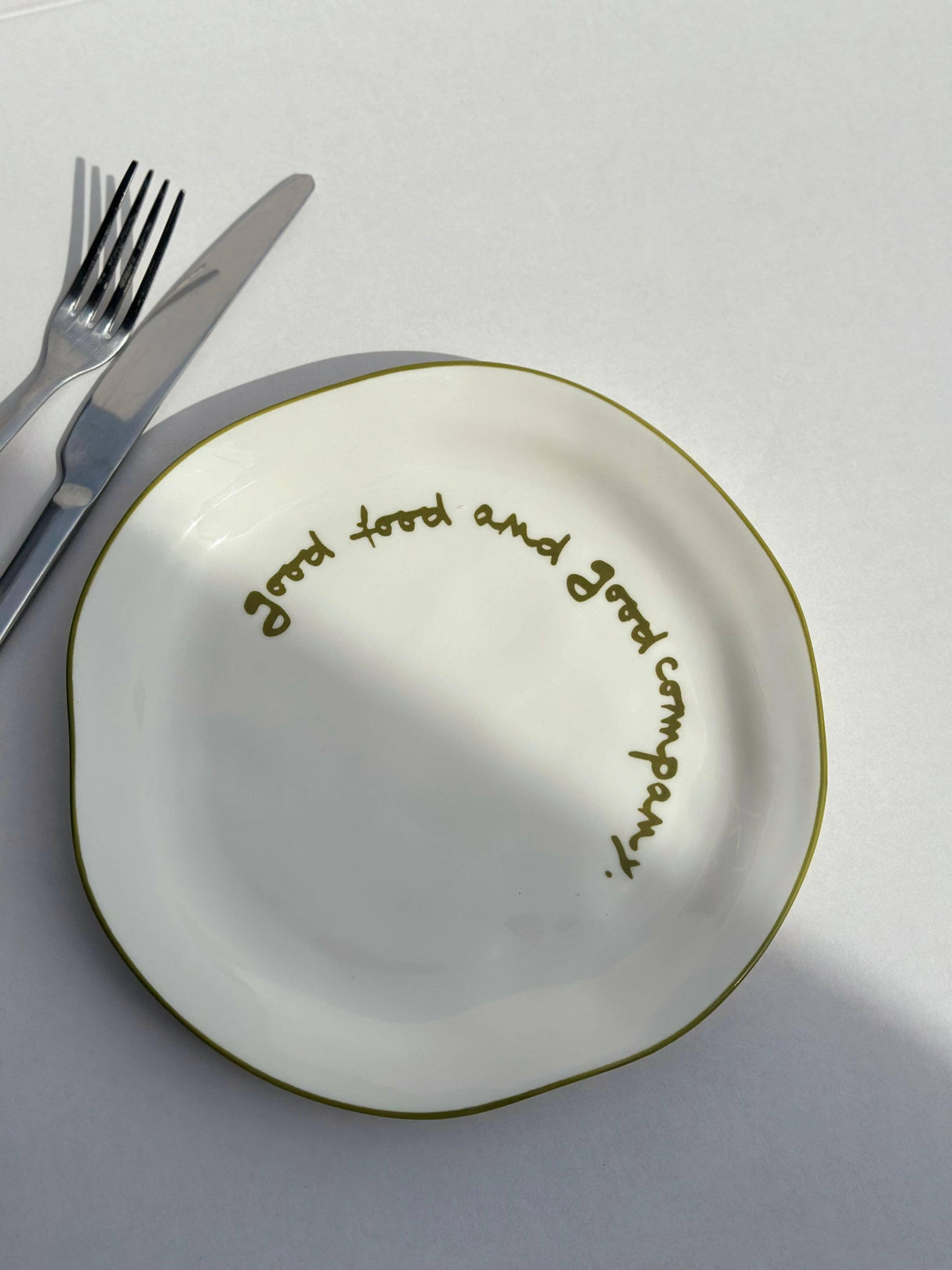 'good food and good company.' Statement Plate