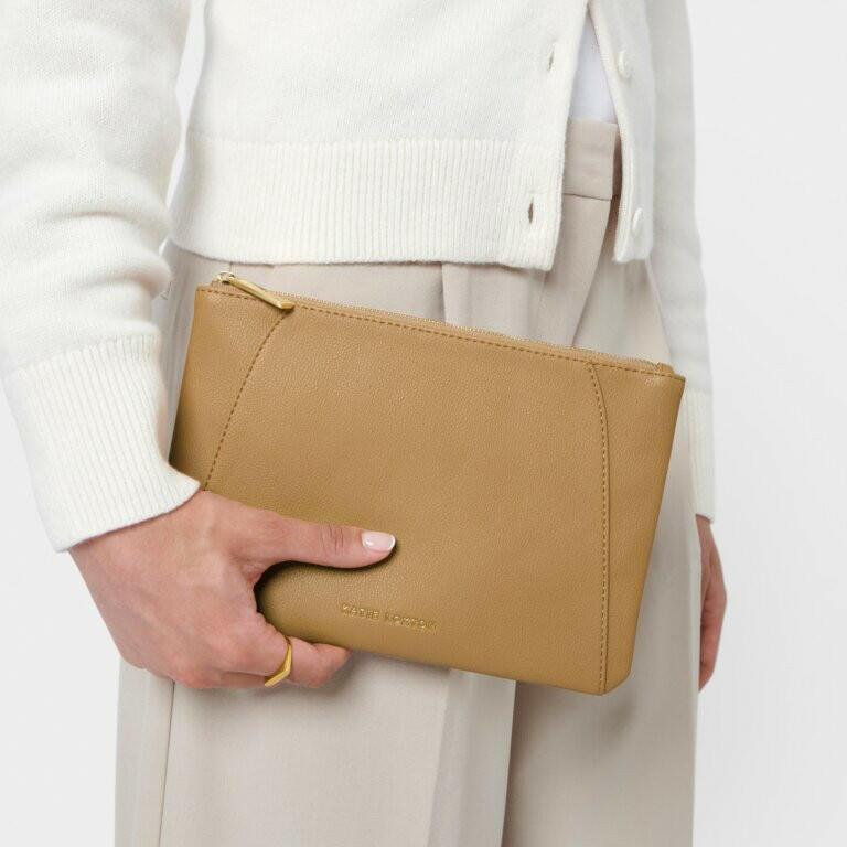Hana Pouch in Camel.