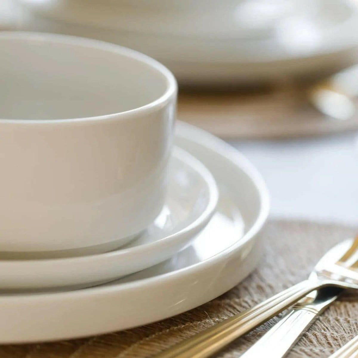 Mikasa Camberlie Porcelain Dinner Bowl.