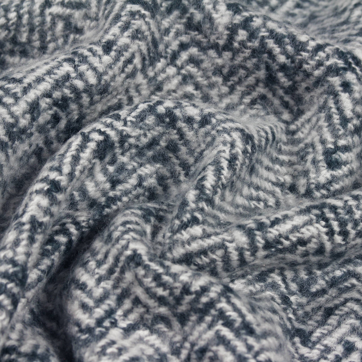 Riva Home - Weaver Herringbone Throw Navy: Navy / 130 x 180cm.