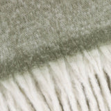 Riva Home - Cozy Woven Tasselled Throw Green: Green / 140 x 180cm.