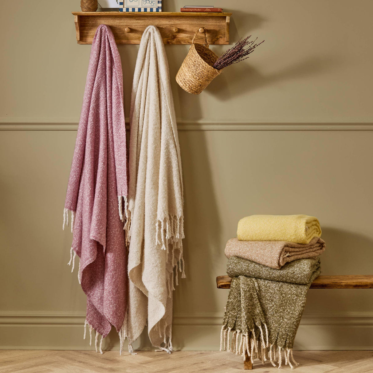 Isla Woven Tasselled Throw Green