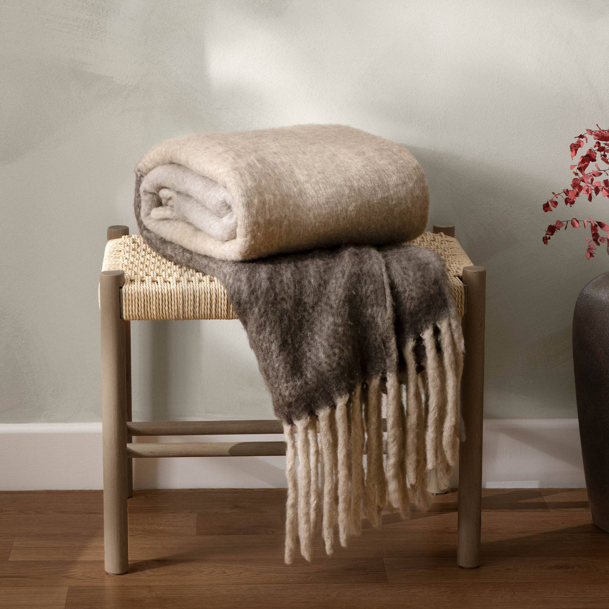 Riva Home - Rawton Ombre Throw Flint/Black: Flint/Black / 130 x 180cm