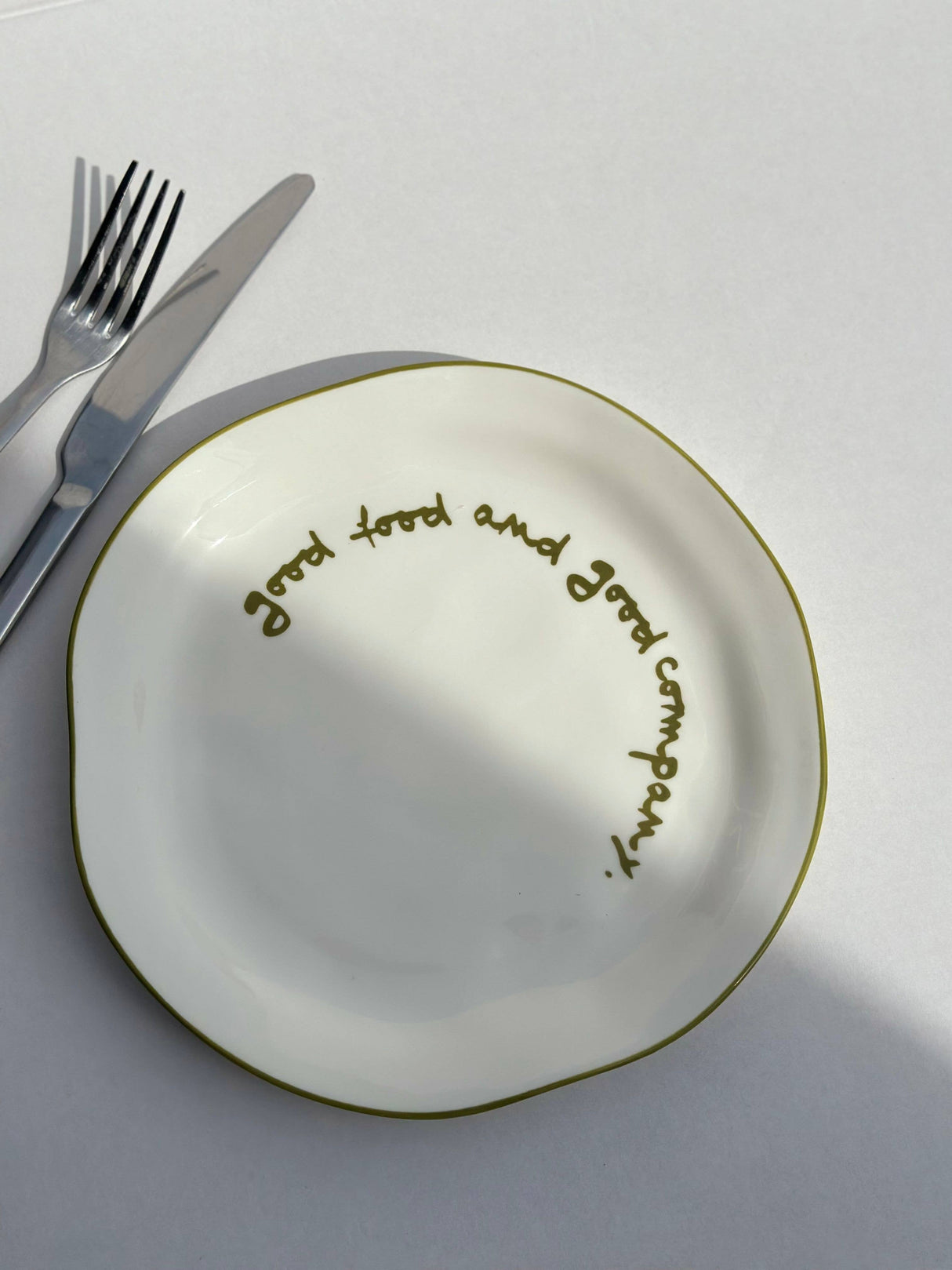 'good food and good company.' Statement Plate