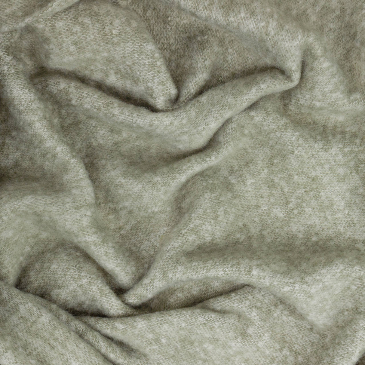 Riva Home - Cozy Woven Tasselled Throw Green: Green / 140 x 180cm.