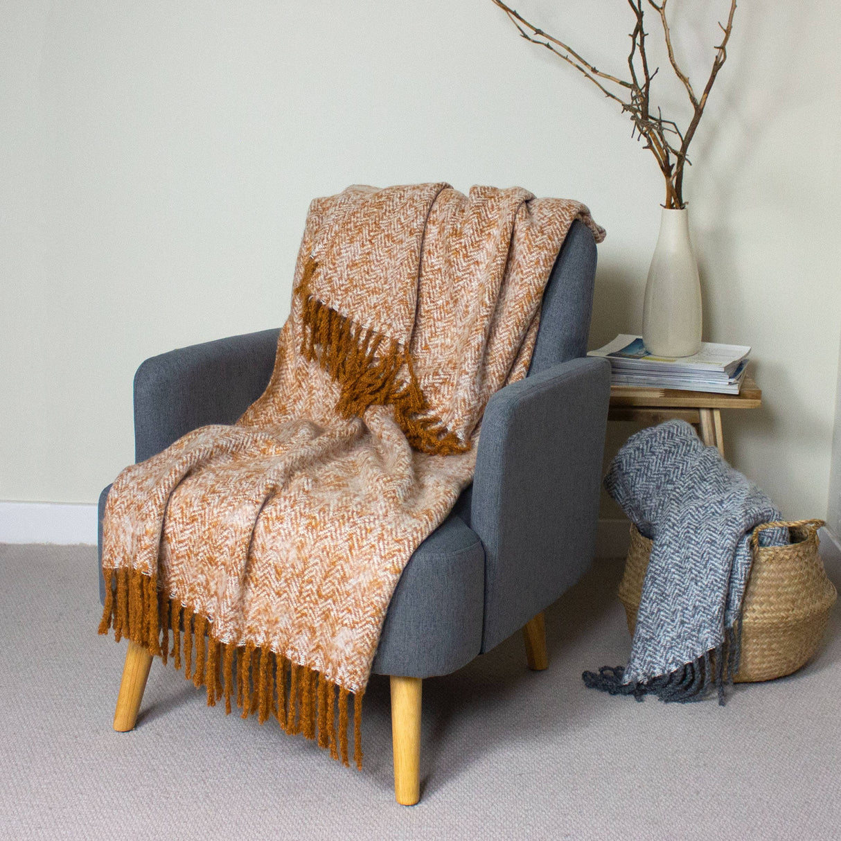 Riva Home - Weaver Herringbone Throw Gold: Gold / 130 x 180cm.