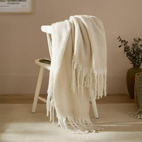 Riva Home - Cozy Woven Tasselled Throw Ecru: Ecru / 140 x 180cm.