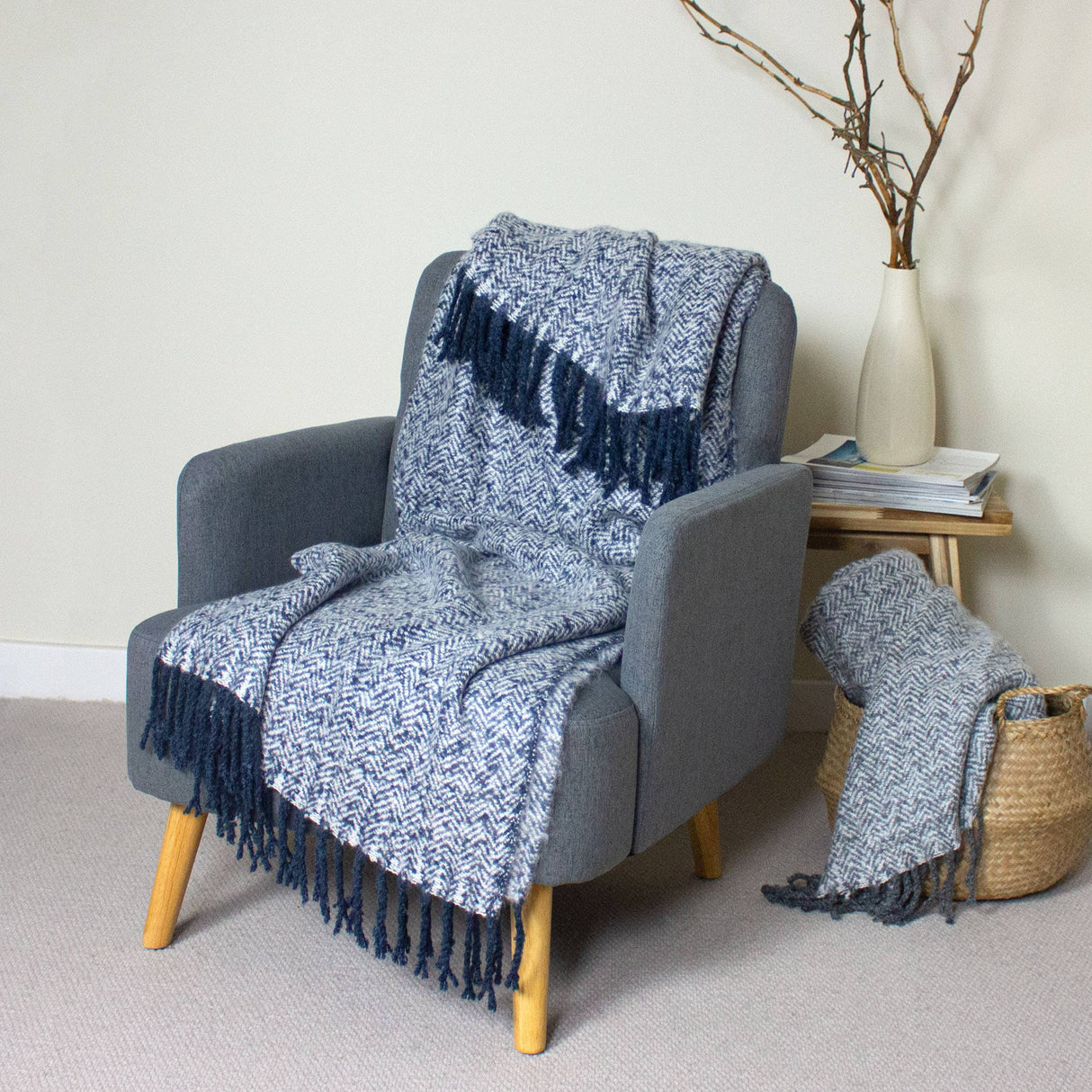 Riva Home - Weaver Herringbone Throw Navy: Navy / 130 x 180cm.