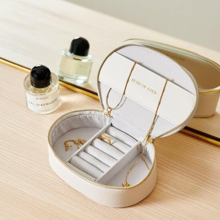 Oval Jewellery Box in Off White.